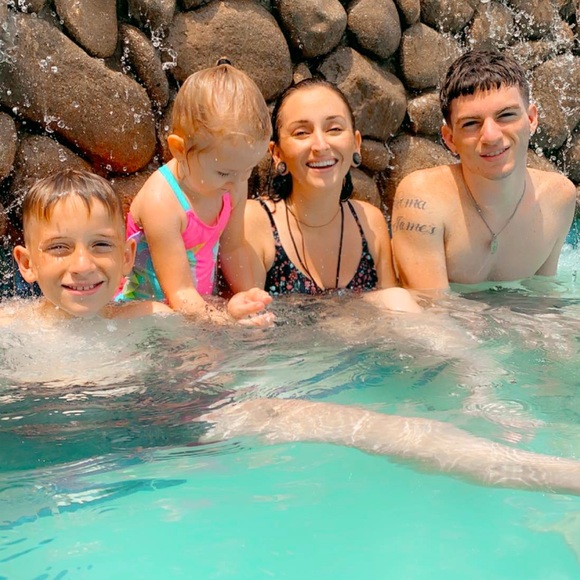 Meet your Posher, Amber - Picture 1 of 4